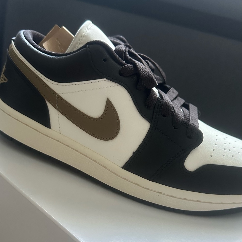 New Nike AJ 1 Low Women’s 7